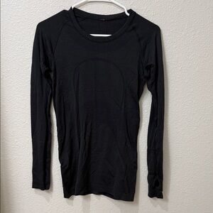 Lululemon Swiftly Tech 2.0 Long Sleeve Black Size 6